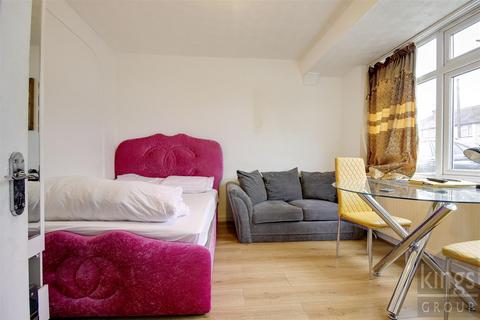 20 Warren Close, London, N9 8QE