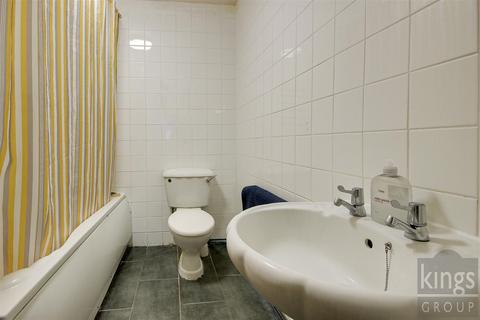 20 Warren Close, London, N9 8QE