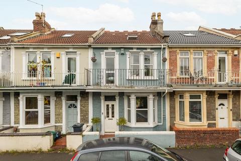 3 bedroom terraced house for sale, Lyndale Road, St George