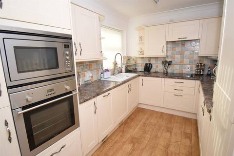 2 bedroom ground floor flat for sale, 170 Tankerton Road, Tankerton, Whitstable