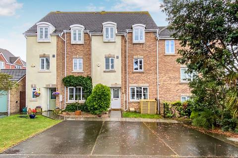 5 bedroom terraced house for sale, Heol Y Dryw, Rhoose Point, CF62 3LR