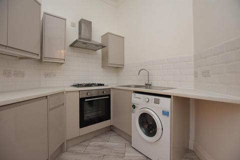 2 bedroom flat to rent, Robertson Street, Hastings TN34