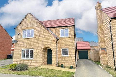 4 bedroom detached house for sale, Harrington Close, Northampton NN5