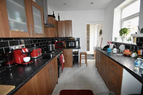 3 bedroom terraced house to rent, Guildford Road, Hampshire PO1