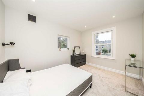 2 bedroom flat for sale, Farley Road, London SE6