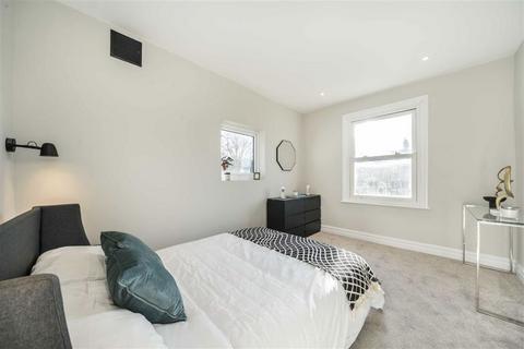 2 bedroom flat for sale, Farley Road, London SE6