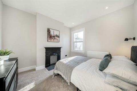 2 bedroom flat for sale, Farley Road, London SE6