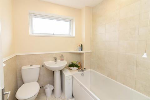 3 bedroom semi-detached house to rent, Cosford Court, Newcastle Upon Tyne