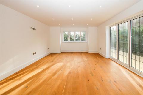 2 bedroom apartment to rent, Shenfield Road, Shenfield