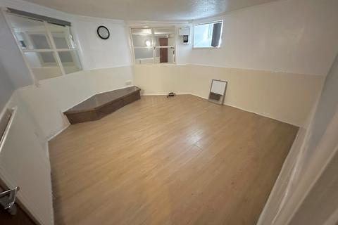 2 bedroom flat to rent, Sands Road, Paignton TQ4