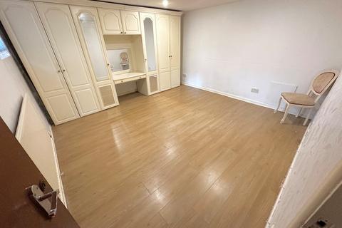 2 bedroom flat to rent, Sands Road, Paignton TQ4