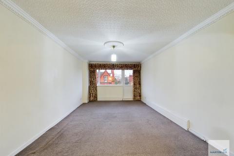 2 bedroom apartment for sale, Cedar Lodge, Tunnel Road, The Park