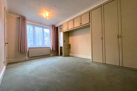 2 bedroom apartment to rent, Winslow Close, Pinner HA5