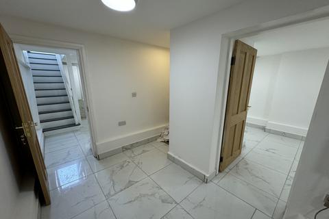 Property to rent, London W2