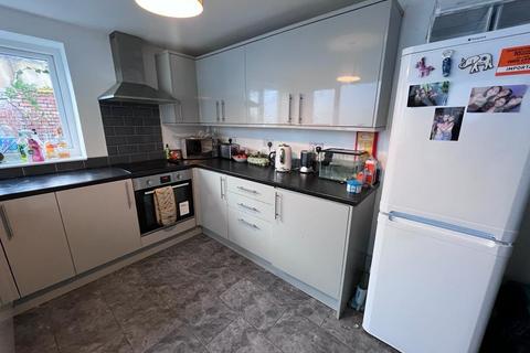 4 bedroom terraced house to rent, St Helens Avenue, Swansea