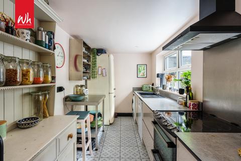 2 bedroom terraced house for sale, Carlyle Street, Brighton