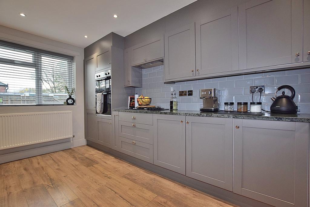 Kitchen alt 01