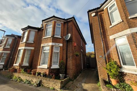 3 bedroom semi-detached house to rent, Shirley SO15