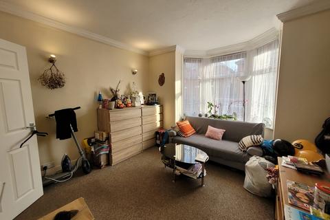 3 bedroom semi-detached house to rent, Shirley SO15