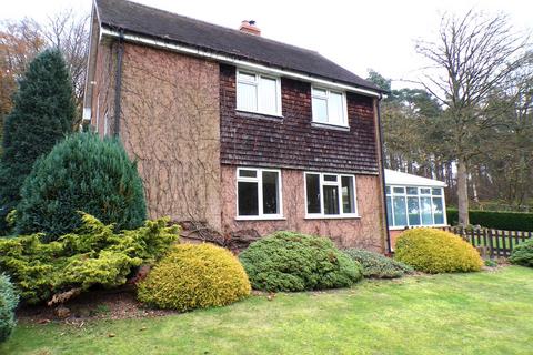 3 bedroom detached house to rent, Sukers Lodge, Rugeley Road WS12