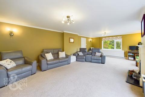 5 bedroom chalet for sale, High Road, Wortwell, Harleston