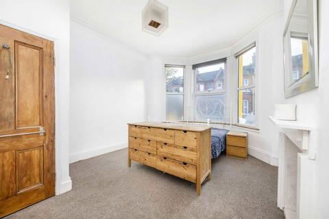 2 bedroom flat for sale, Bathurst Gardens, London NW10