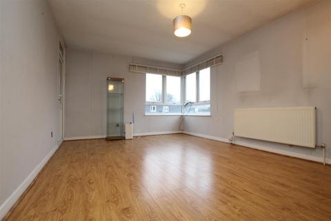 2 bedroom flat to rent, Jason Close, Brentwood