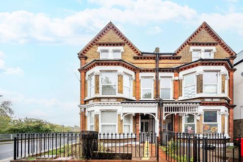 1 bedroom flat to rent, Charlton Road, Blackheath, SE3