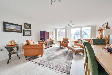 3 bedroom flat for sale, Holland Gardens, Brentford, TW8