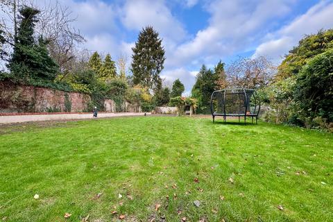 4 bedroom detached house to rent, Castle Hill Terrace, Maidenhead, Berkshire