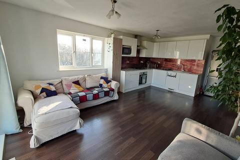 2 bedroom apartment to rent, Blackthorn Road, Ilford IG1