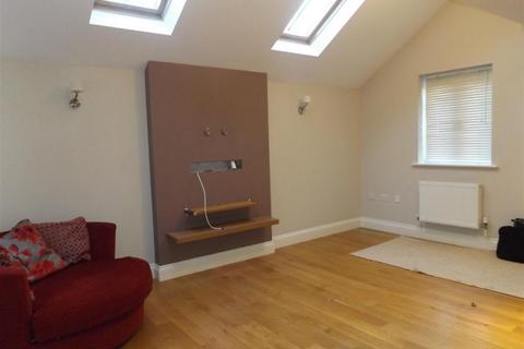 2 bedroom apartment to rent, High Street, Brackley NN13