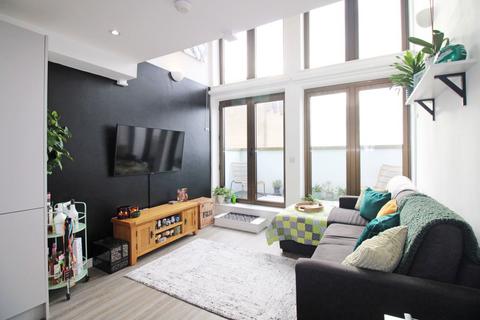 1 bedroom penthouse for sale, Derngate Lofts, Northampton, NN1