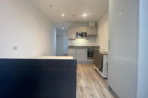 Studio to rent, Luminaire Apartments, Kilburn High Road, London