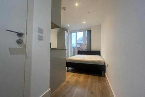 Studio to rent, Luminaire Apartments, Kilburn High Road, London