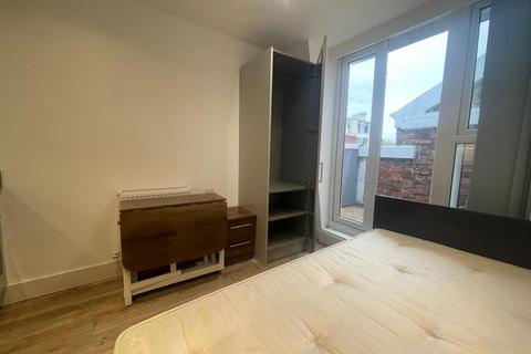 Studio to rent, Luminaire Apartments, Kilburn High Road, London