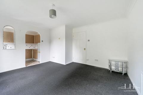 2 bedroom flat for sale, Oakdene, Romford