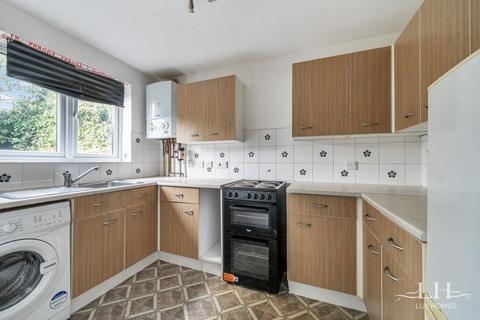 2 bedroom flat for sale, Oakdene, Romford