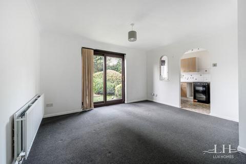 2 bedroom flat for sale, Oakdene, Romford