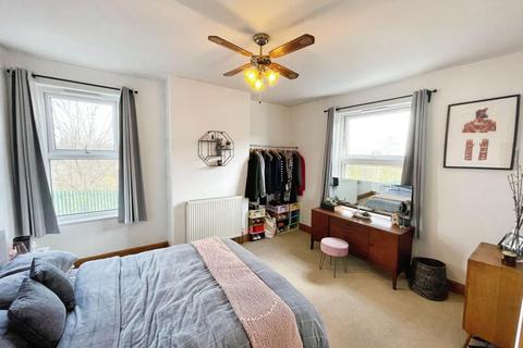 2 bedroom house for sale, Aviary Grove, Leeds