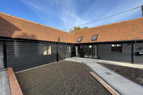 2 bedroom barn conversion to rent, Chelmsford