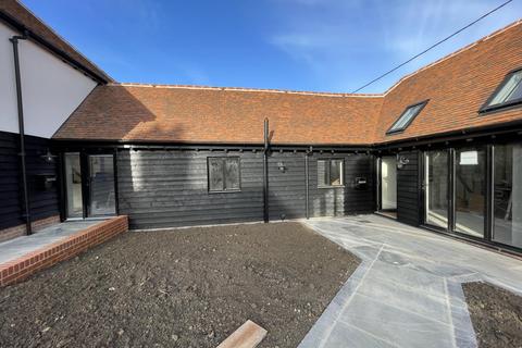 2 bedroom barn conversion to rent, Chelmsford