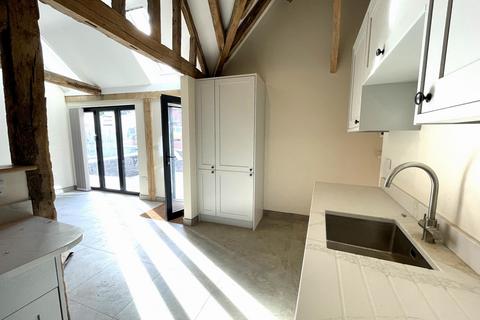 2 bedroom barn conversion to rent, Chelmsford