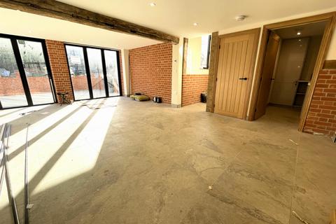 2 bedroom barn conversion to rent, Chelmsford