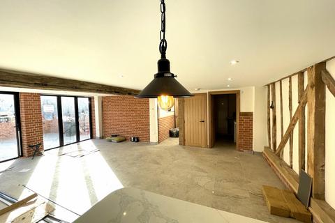 2 bedroom barn conversion to rent, Chelmsford