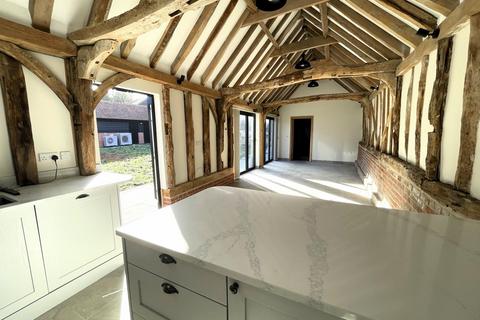 2 bedroom barn conversion to rent, Chelmsford