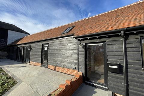 2 bedroom barn conversion to rent, Chelmsford