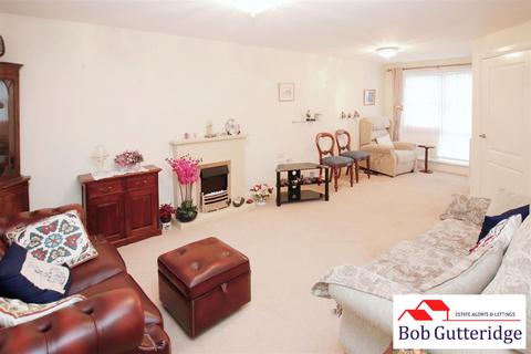 2 bedroom apartment for sale, High Street, Wolstanton, Newcastle