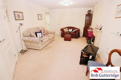 2 bedroom apartment for sale, High Street, Wolstanton, Newcastle