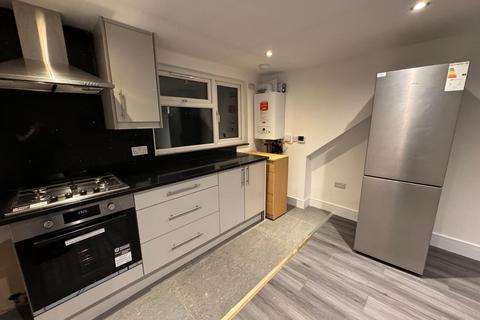 3 bedroom maisonette to rent, Bulstrode Avenue, HOUNSLOW, Greater London, TW33AF